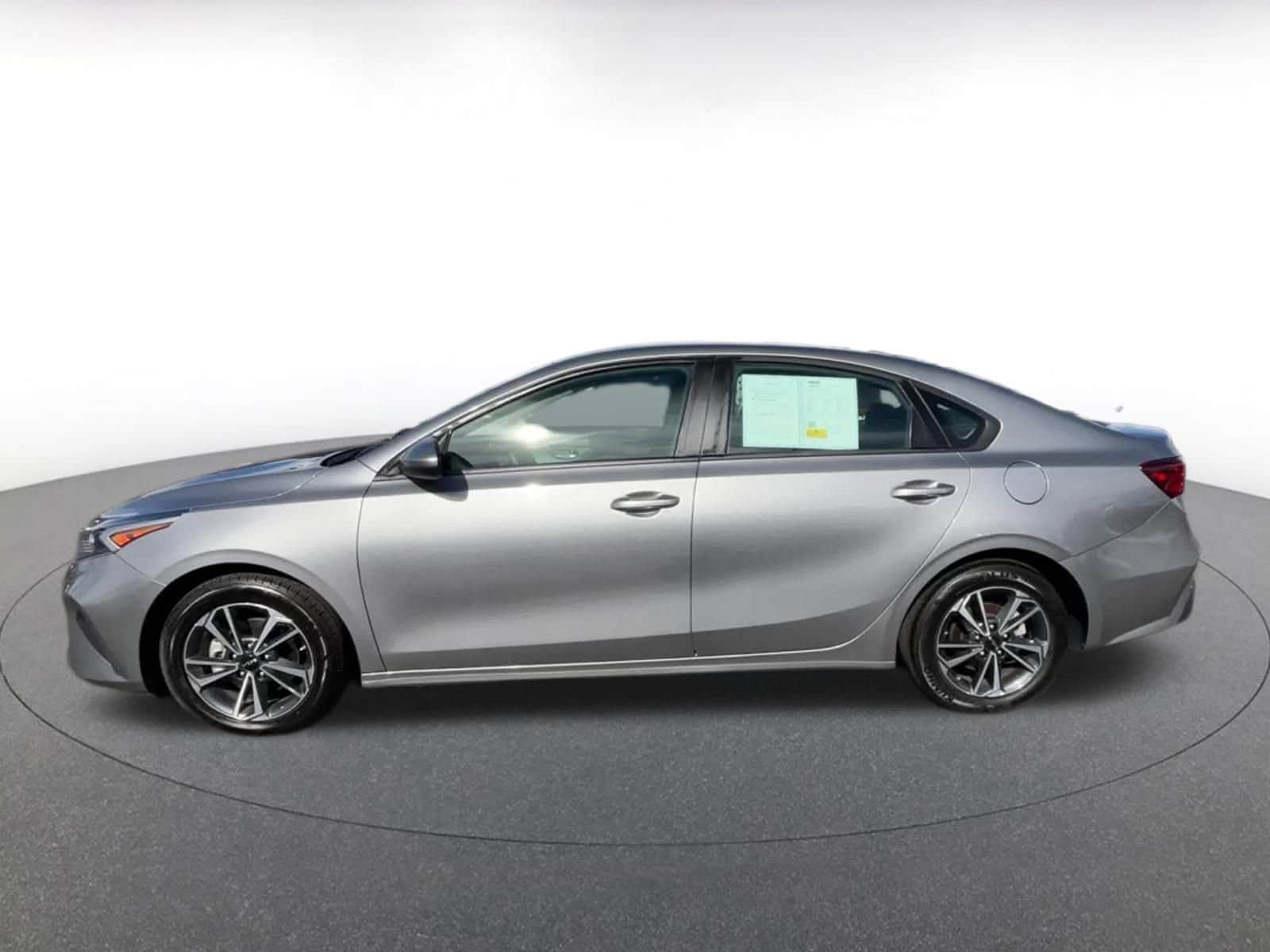 Thumbnail: 2024 Kia Forte - 9