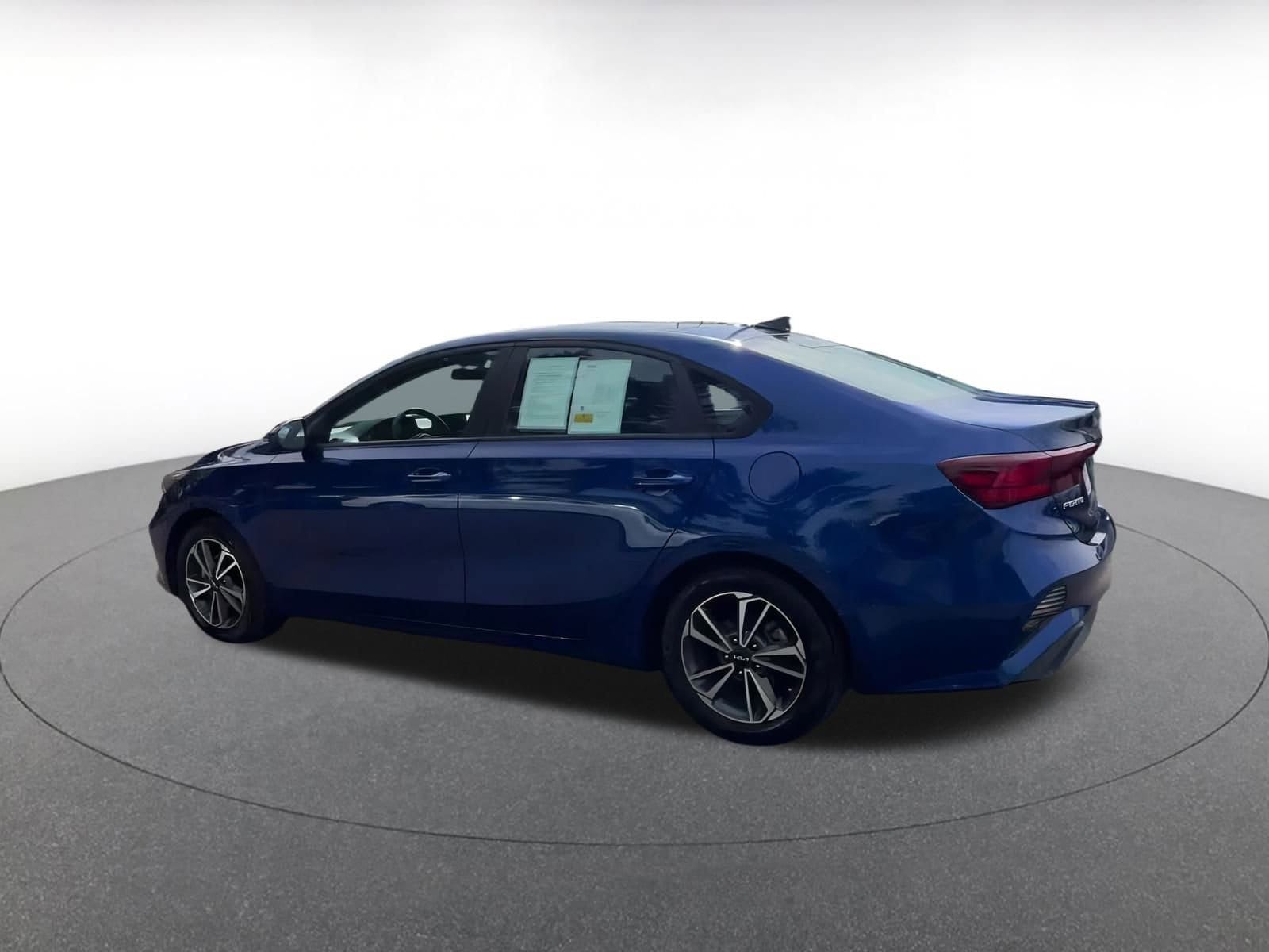 Thumbnail: 2022 Kia Forte - 10
