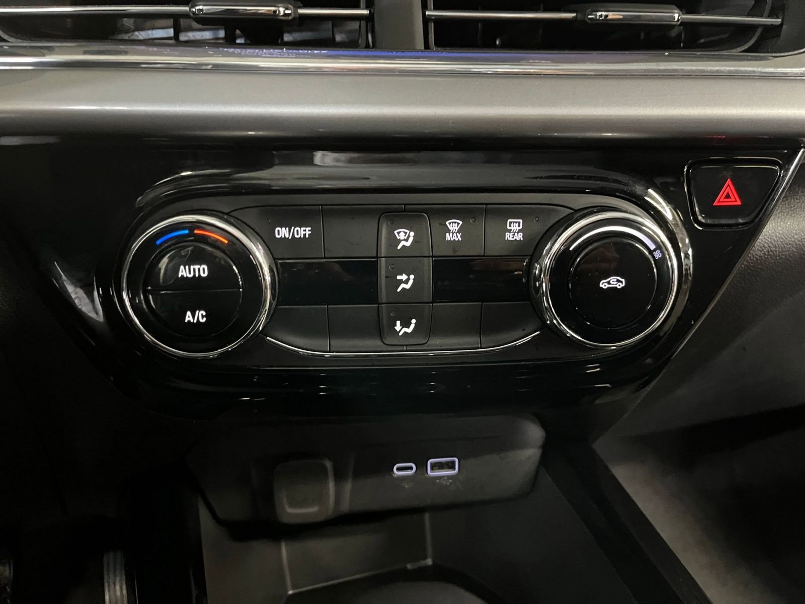 Thumbnail: 2025 Chevrolet Trax - 24