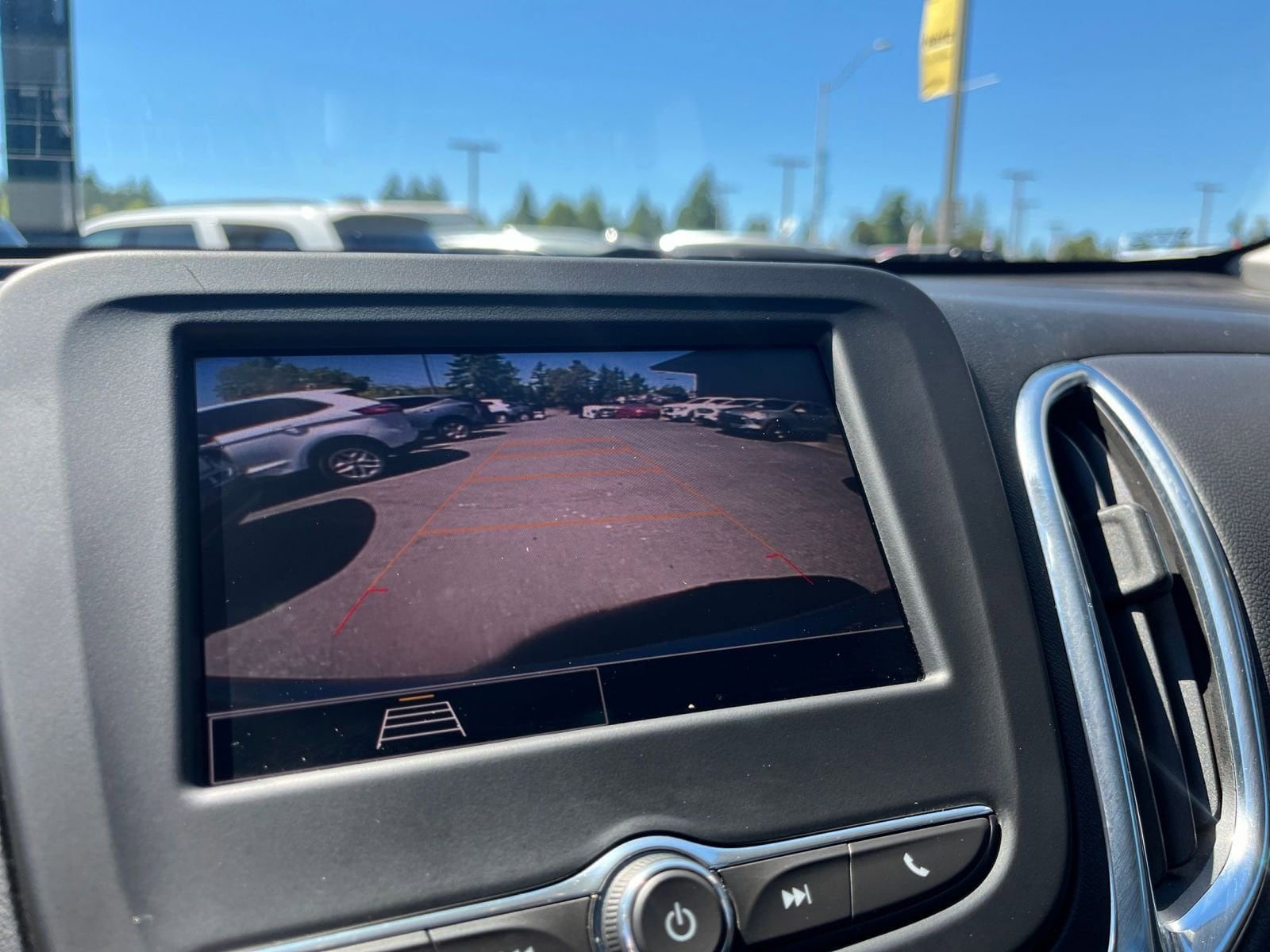 Thumbnail: 2023 Chevrolet Equinox - 17