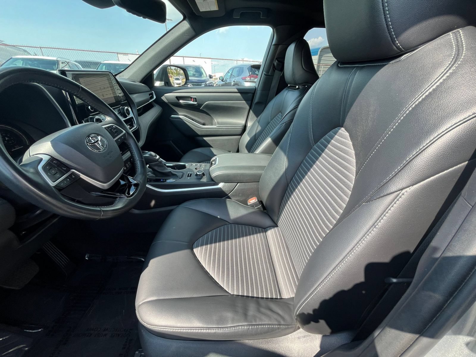 Thumbnail: 2025 Toyota Highlander - 28