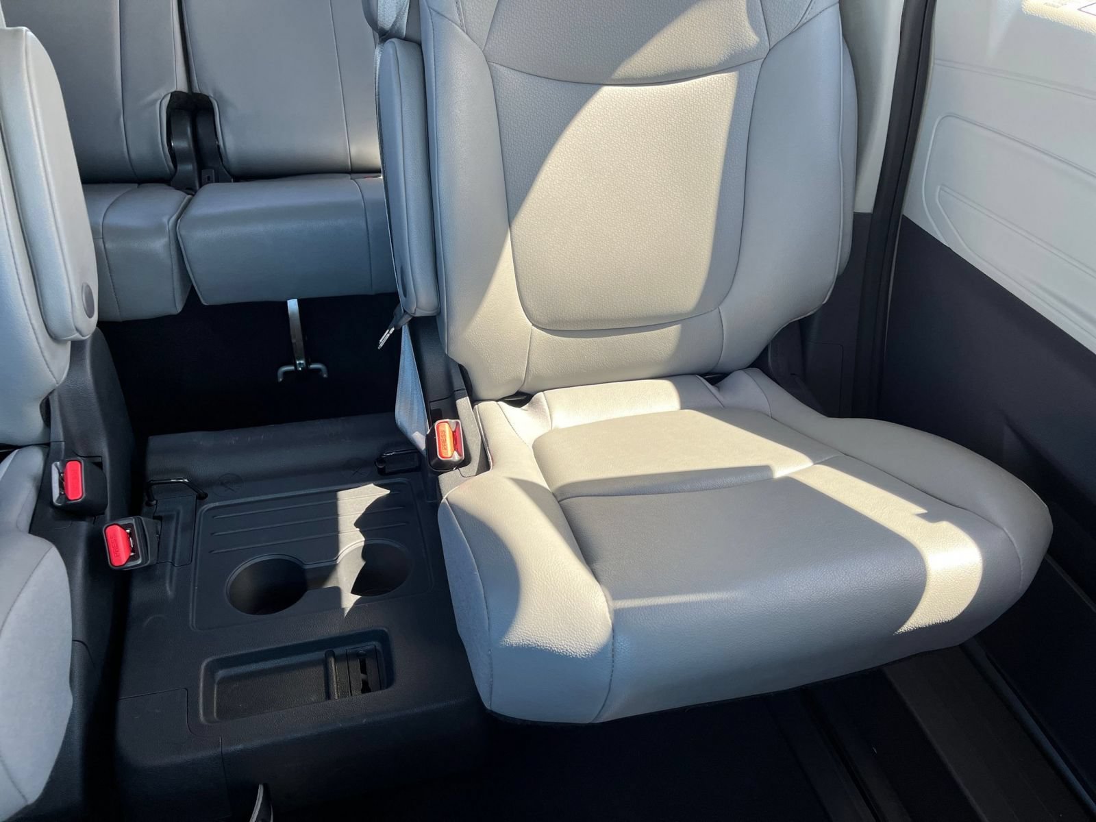 Thumbnail: 2023 Toyota Sienna - 35