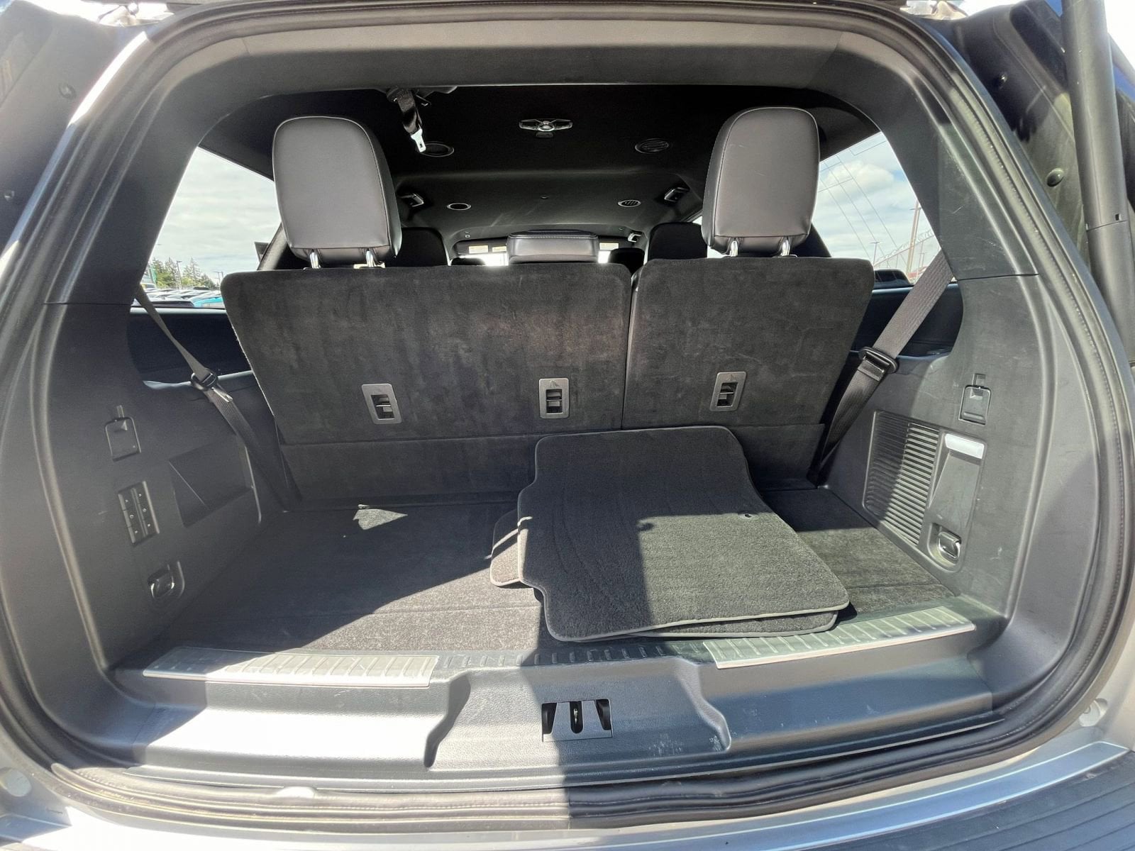 Thumbnail: 2023 Lincoln Navigator - 31