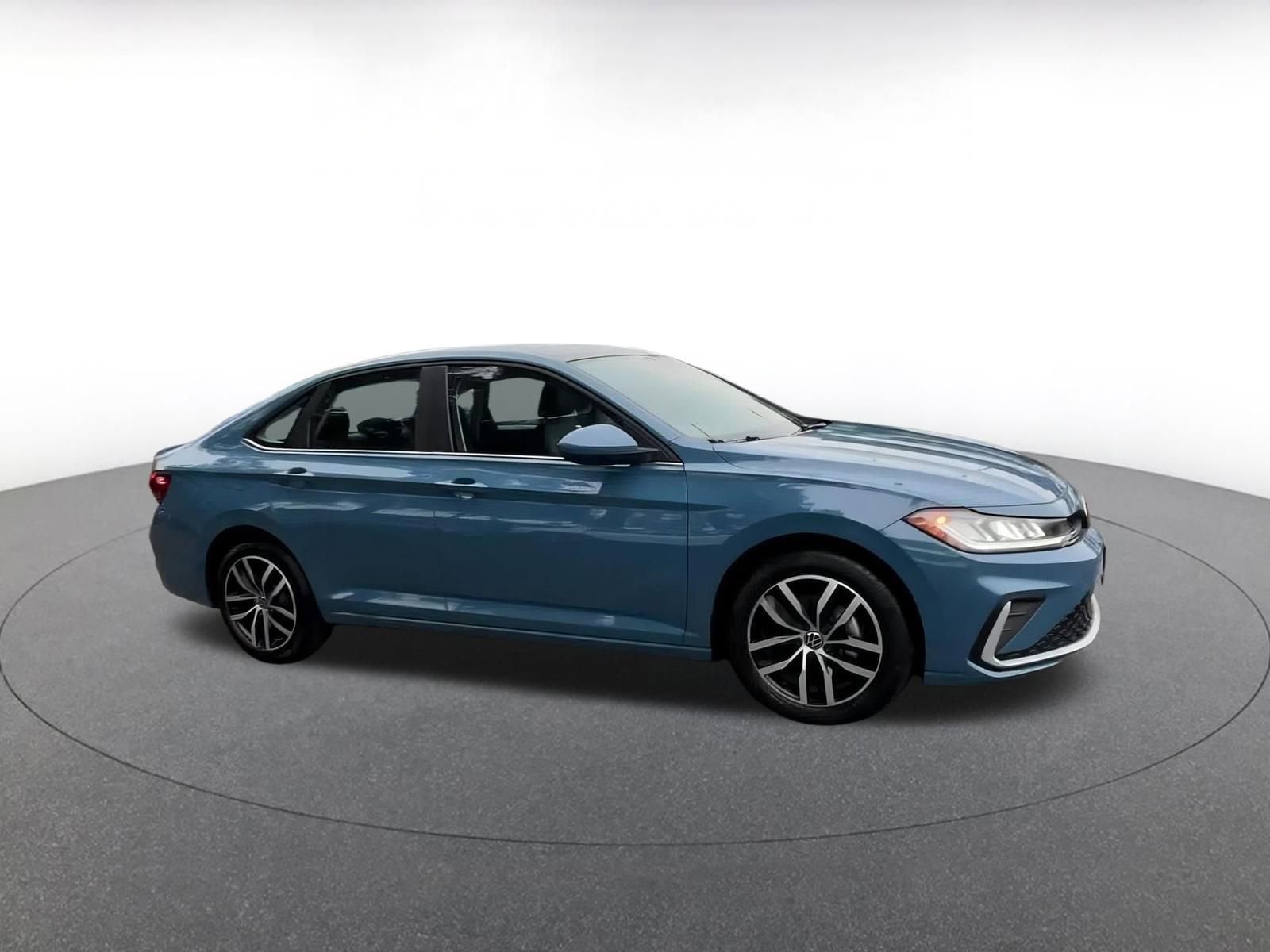 Thumbnail: 2025 Volkswagen Jetta - 2