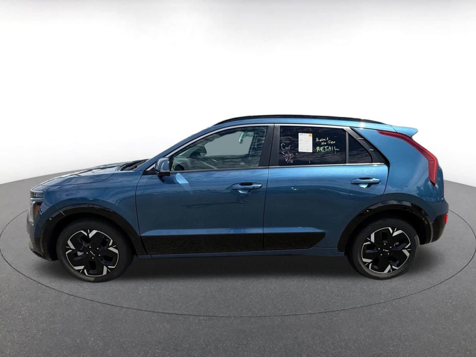 Thumbnail: 2023 Kia Niro - 4
