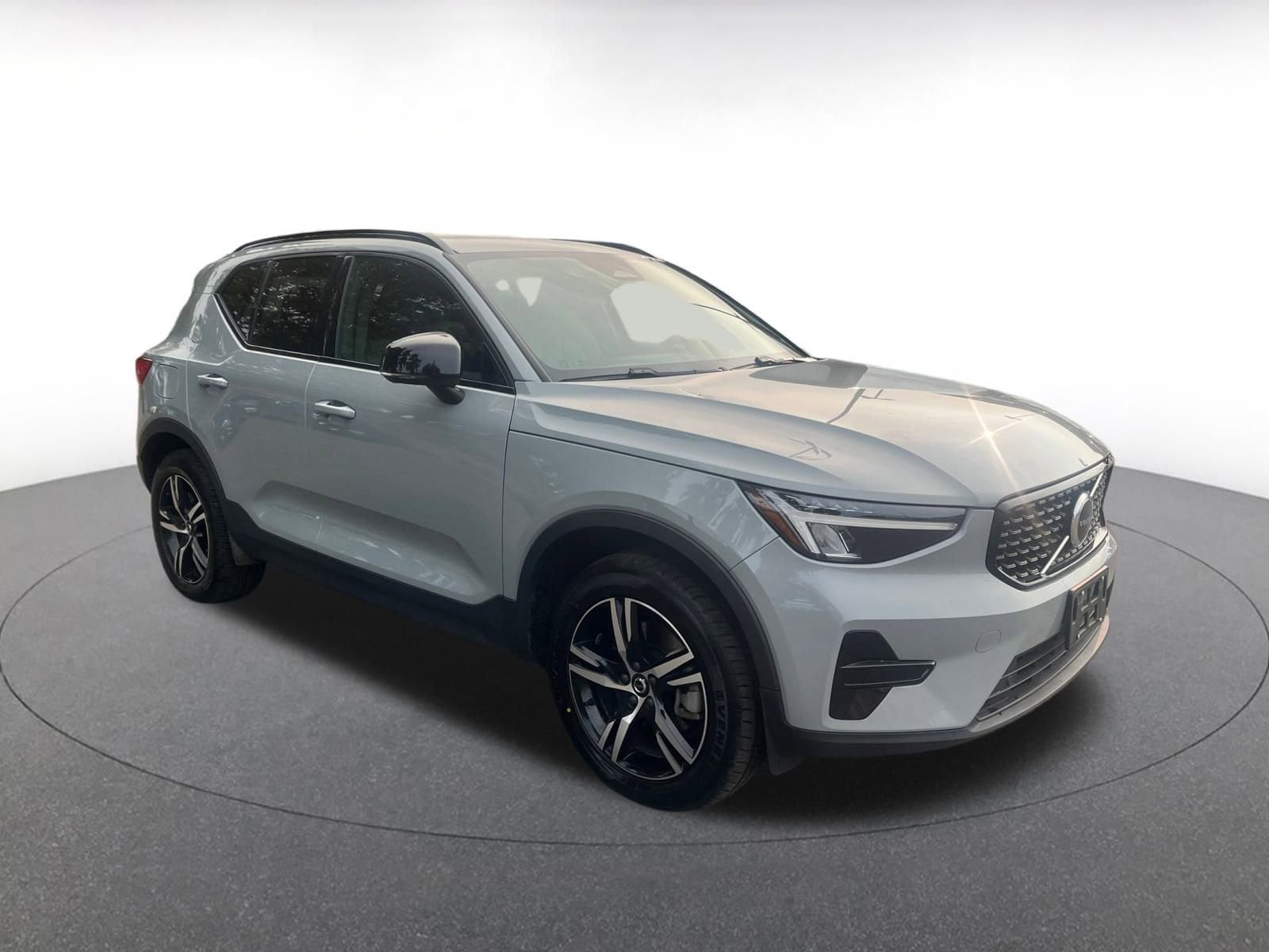 Thumbnail: 2024 Volvo XC40 - 1