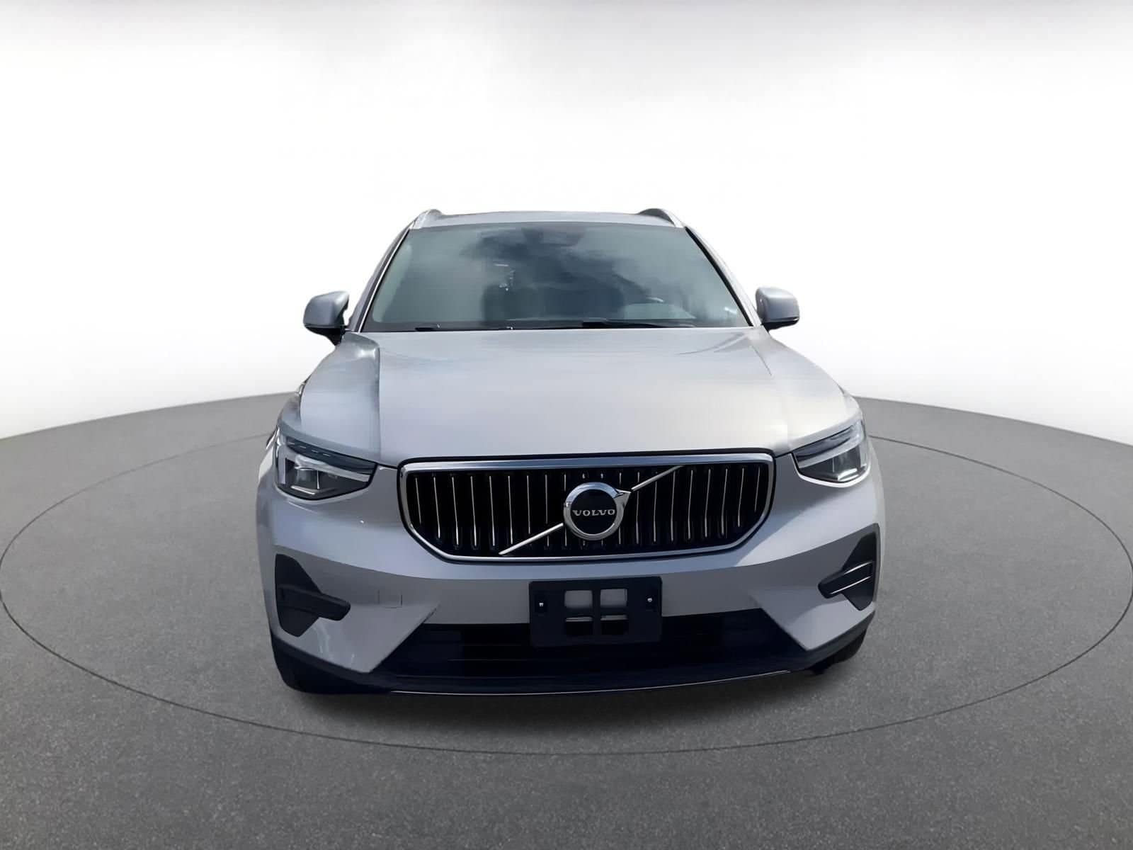 Thumbnail: 2024 Volvo XC40 - 4