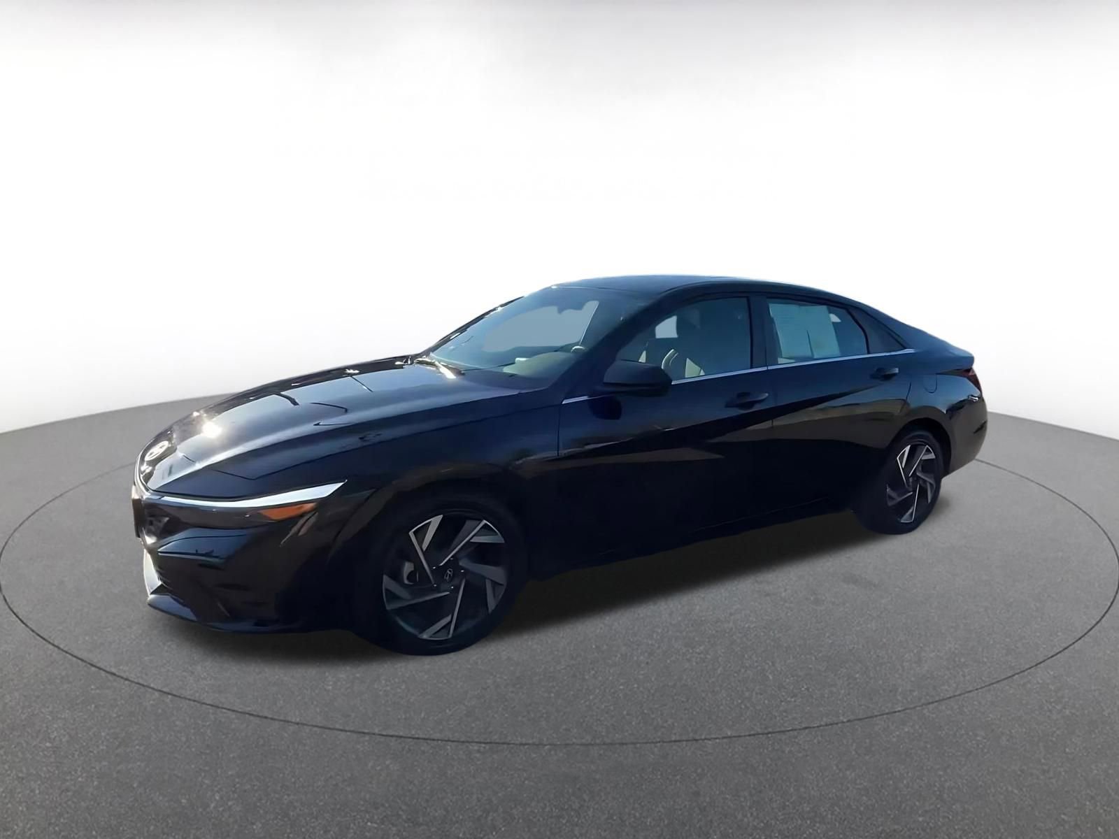 Thumbnail: 2025 Hyundai Elantra - 4