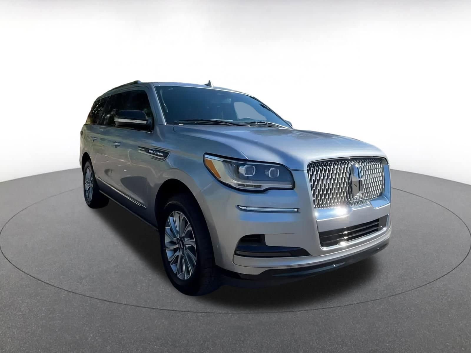 Thumbnail: 2023 Lincoln Navigator - 3