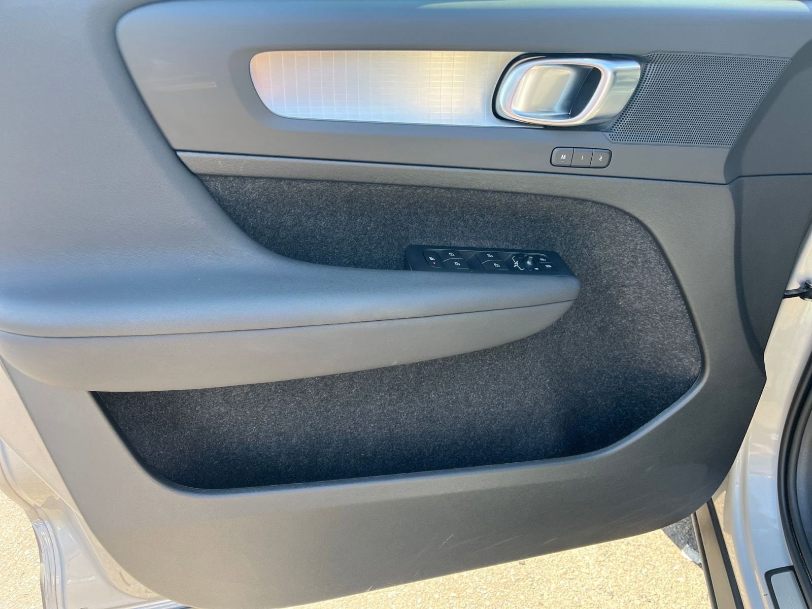 Thumbnail: 2024 Volvo XC40 - 20