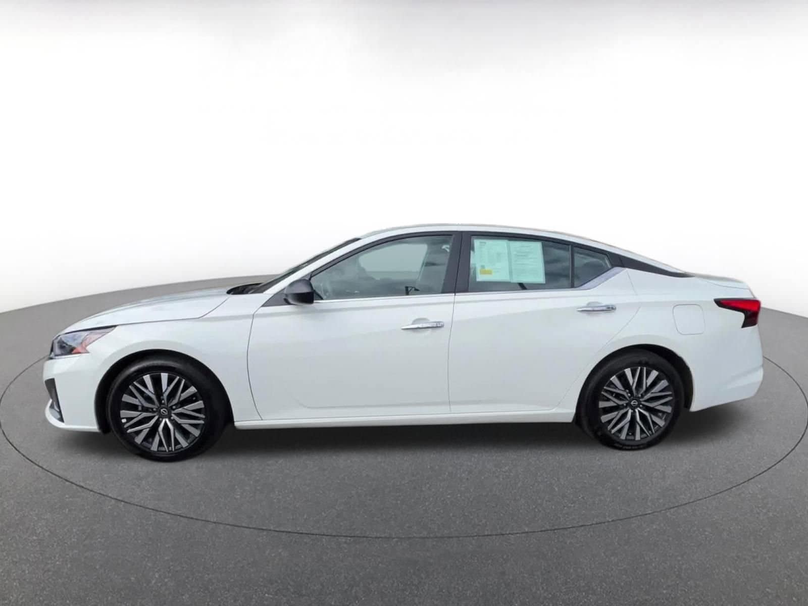 Thumbnail: 2025 Nissan Altima - 9