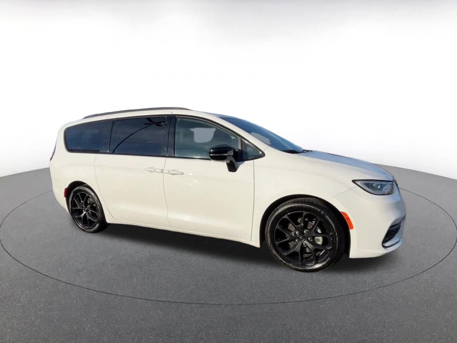 Thumbnail: 2025 Chrysler Pacifica - 2