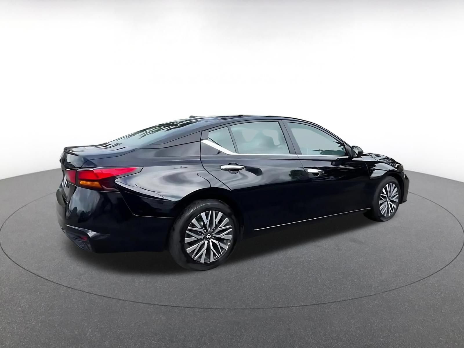Thumbnail: 2025 Nissan Altima - 12