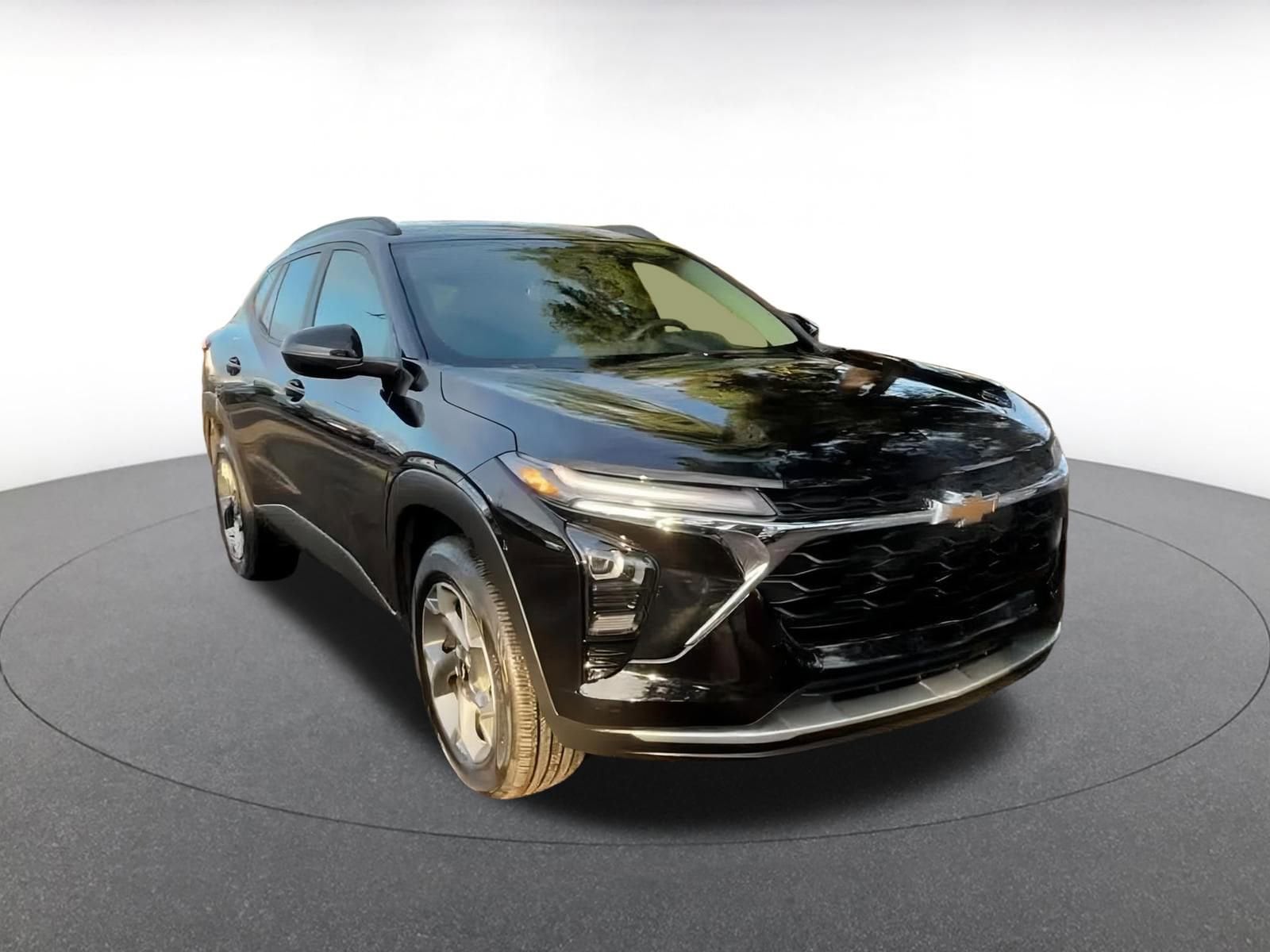 Thumbnail: 2025 Chevrolet Trax - 3