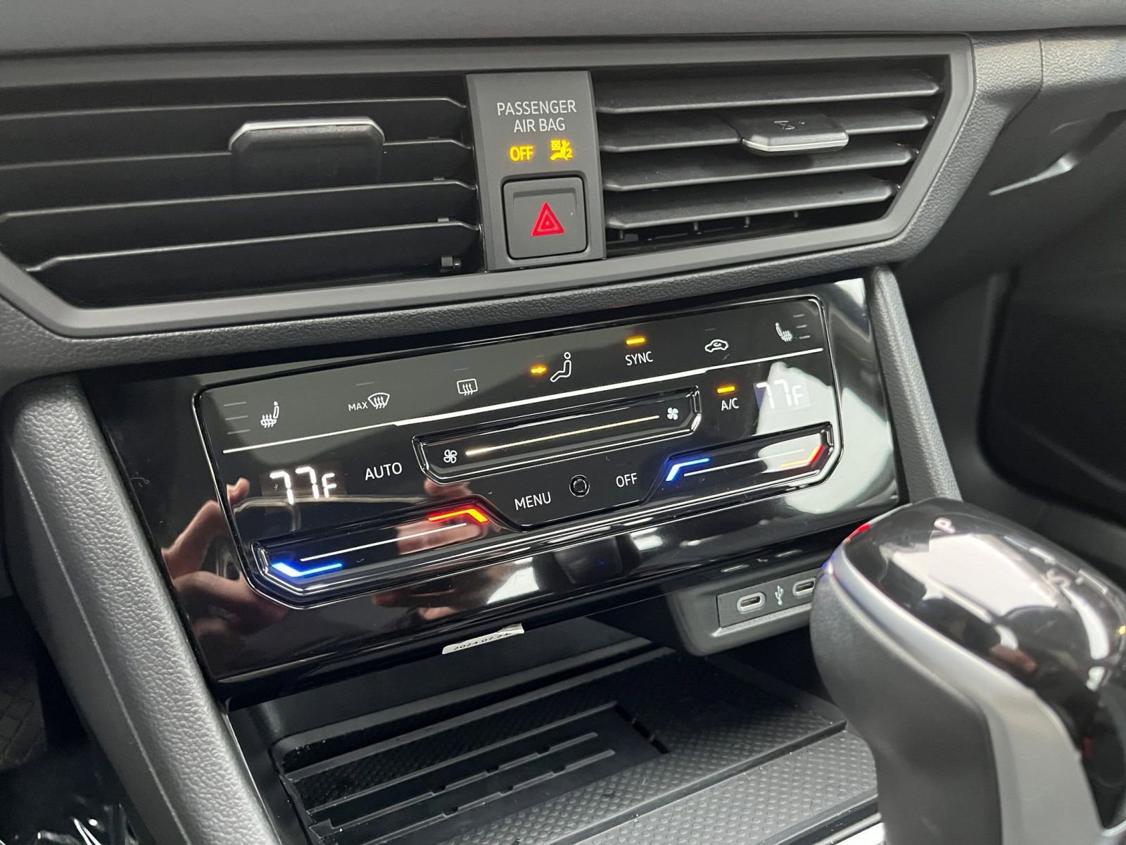 Thumbnail: 2025 Volkswagen Jetta - 24