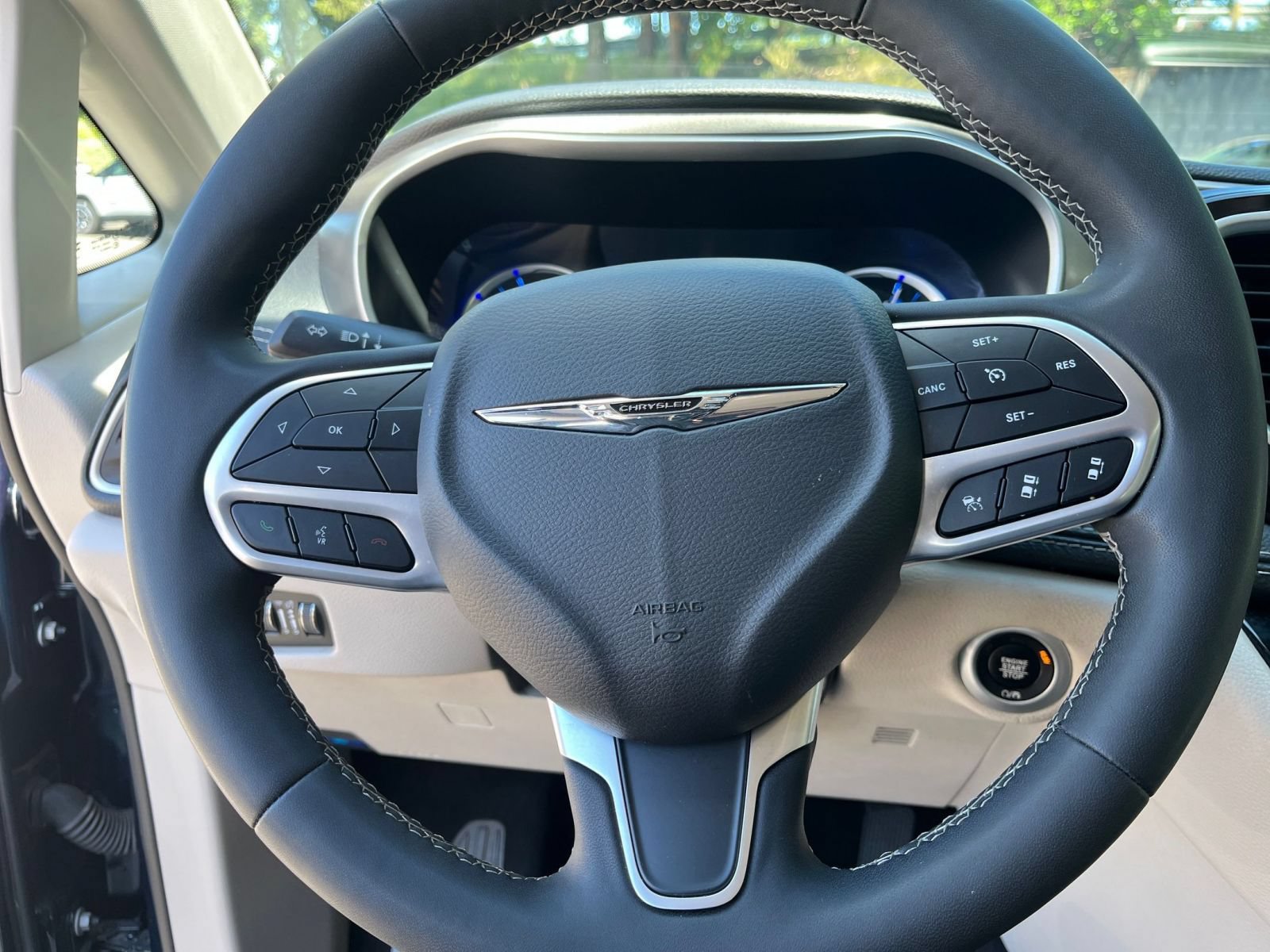 Thumbnail: 2023 Chrysler Pacifica - 30