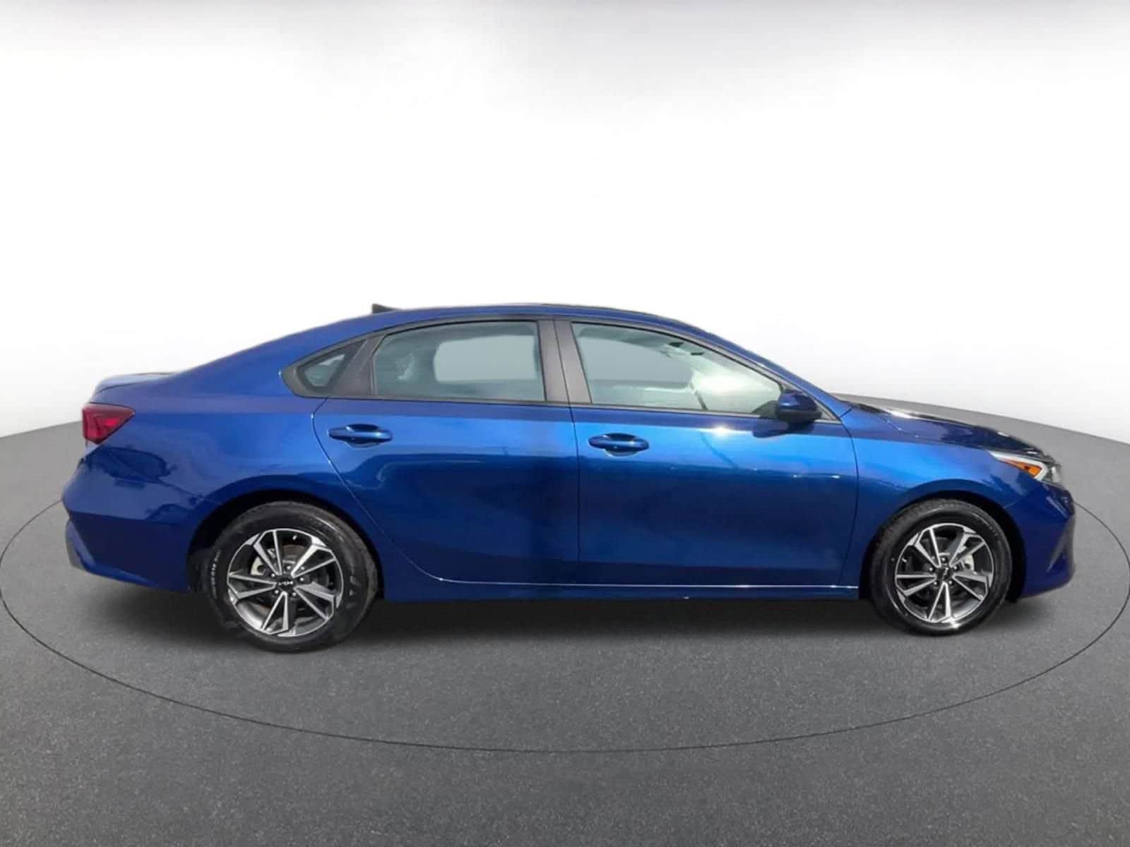 Thumbnail: 2022 Kia Forte - 16