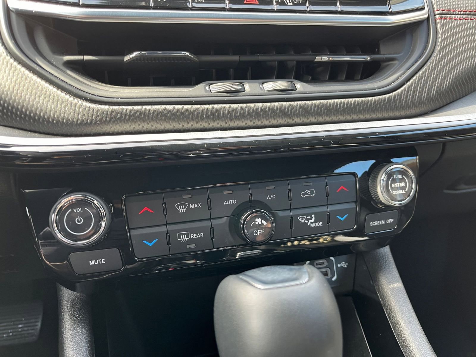 Thumbnail: 2025 Jeep Compass - 24