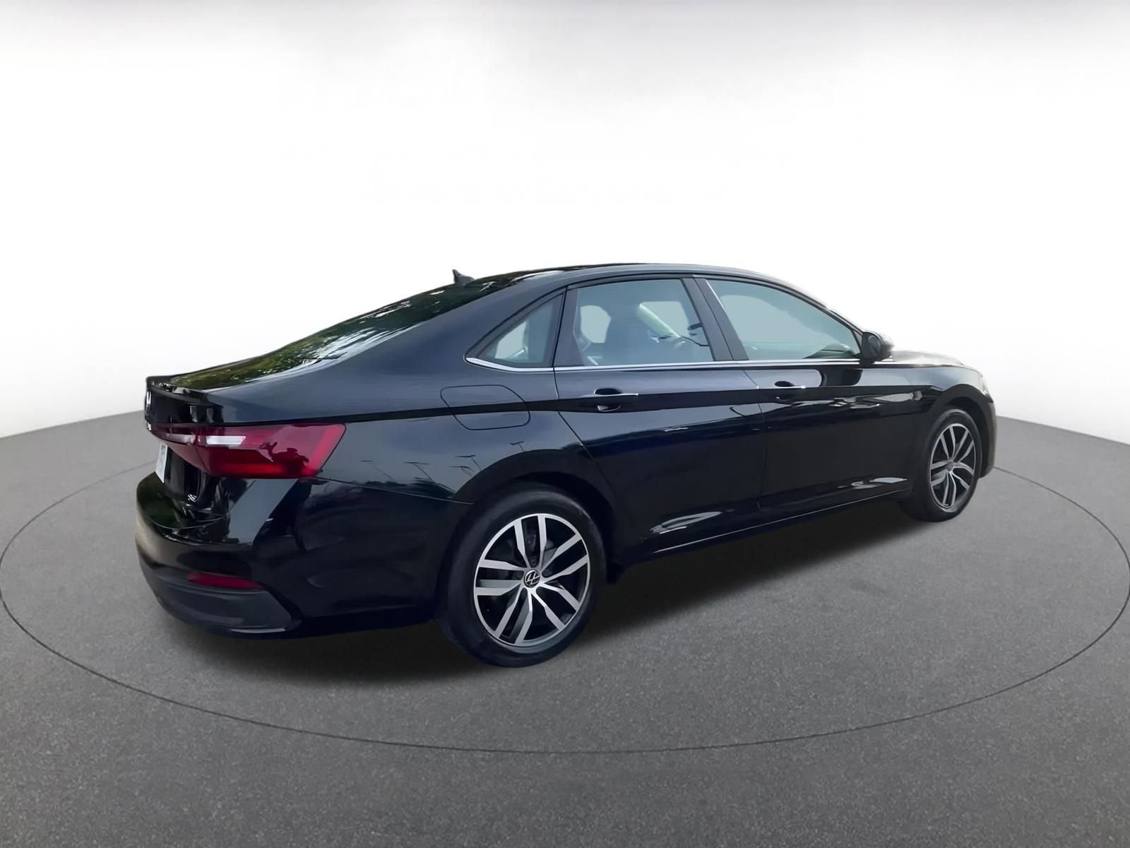 Thumbnail: 2025 Volkswagen Jetta - 14