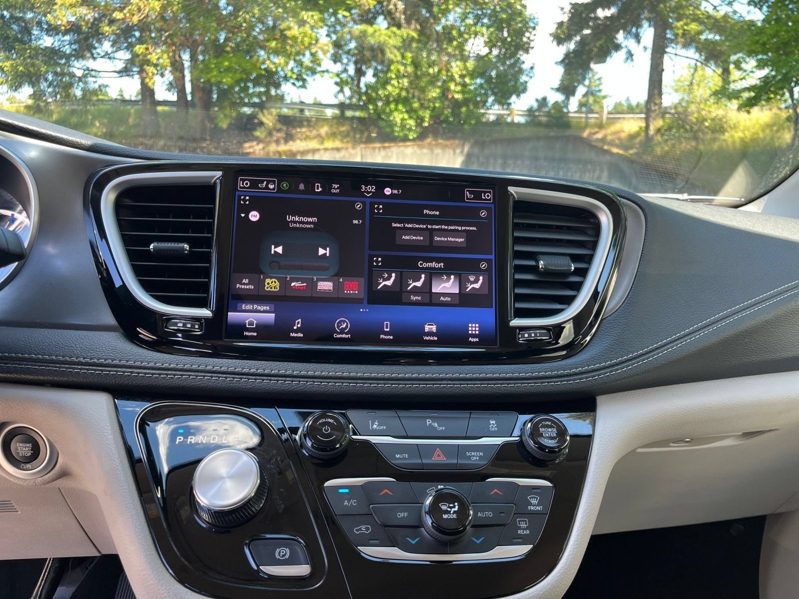Thumbnail: 2023 Chrysler Pacifica - 20