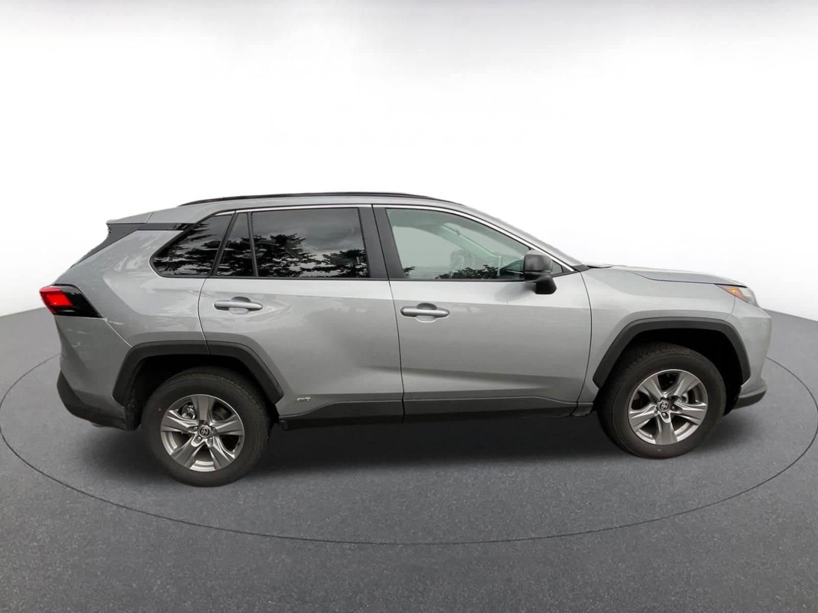 Thumbnail: 2025 Toyota RAV4 - 8