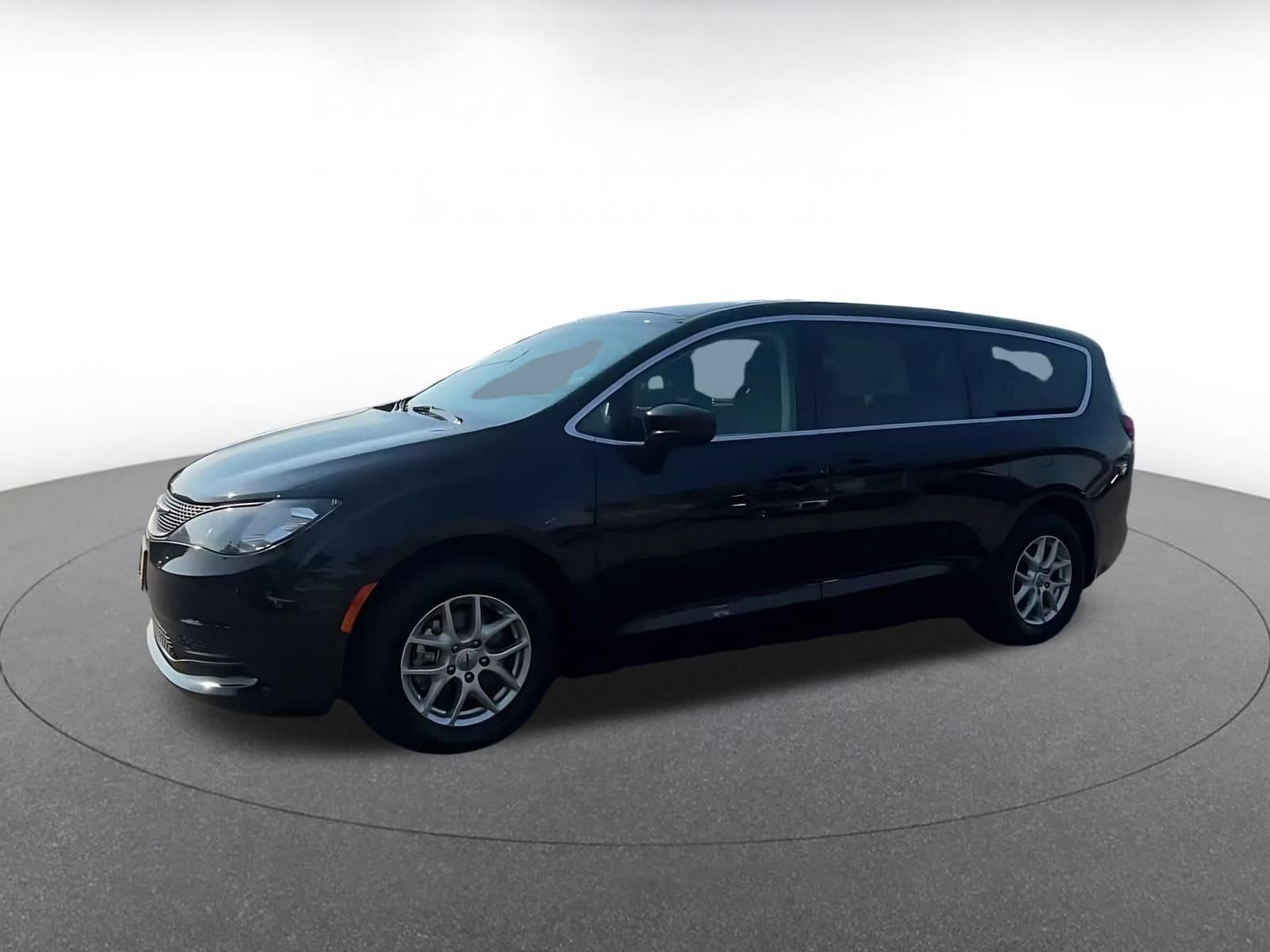 Thumbnail: 2024 Chrysler Voyager - 6