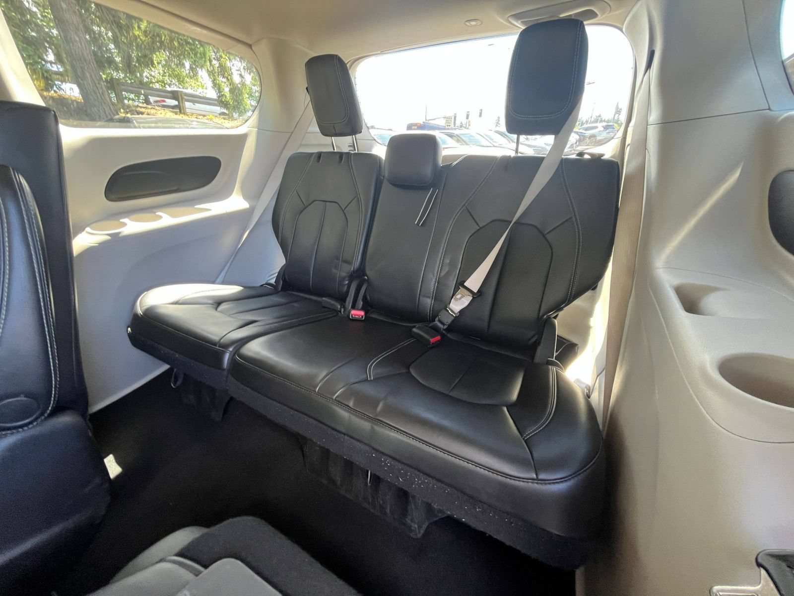 Thumbnail: 2023 Chrysler Pacifica - 31