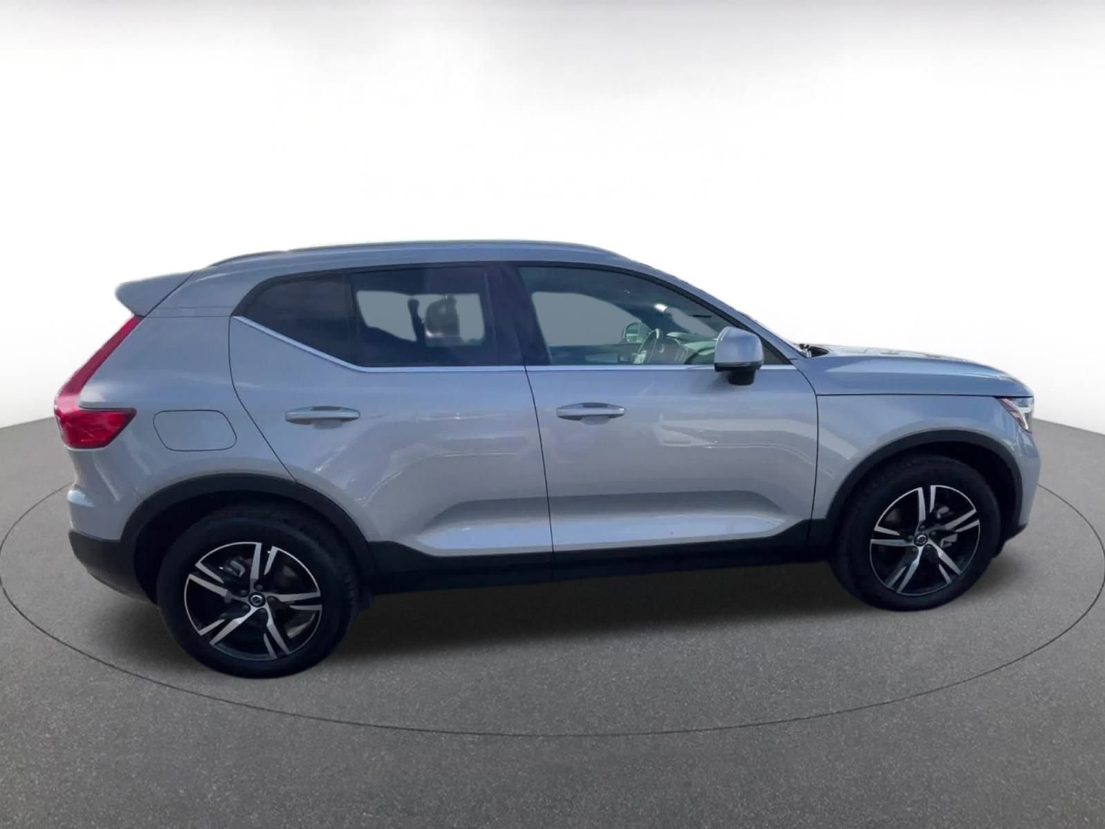 Thumbnail: 2024 Volvo XC40 - 16