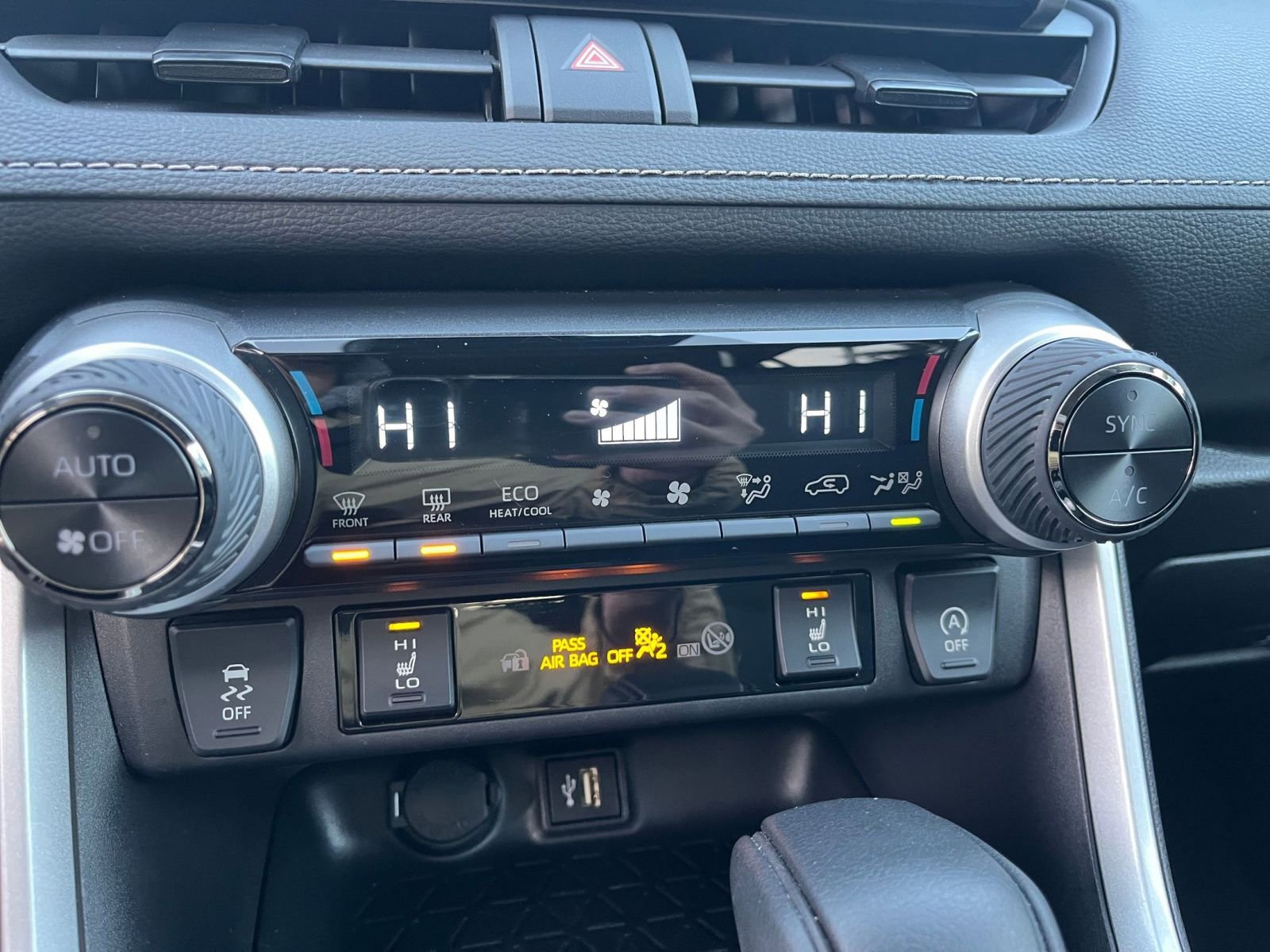 Thumbnail: 2025 Toyota RAV4 - 25