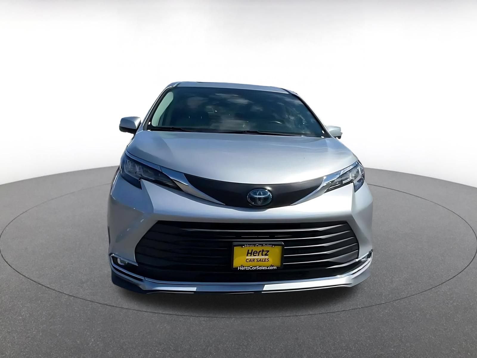 Thumbnail: 2023 Toyota Sienna - 4