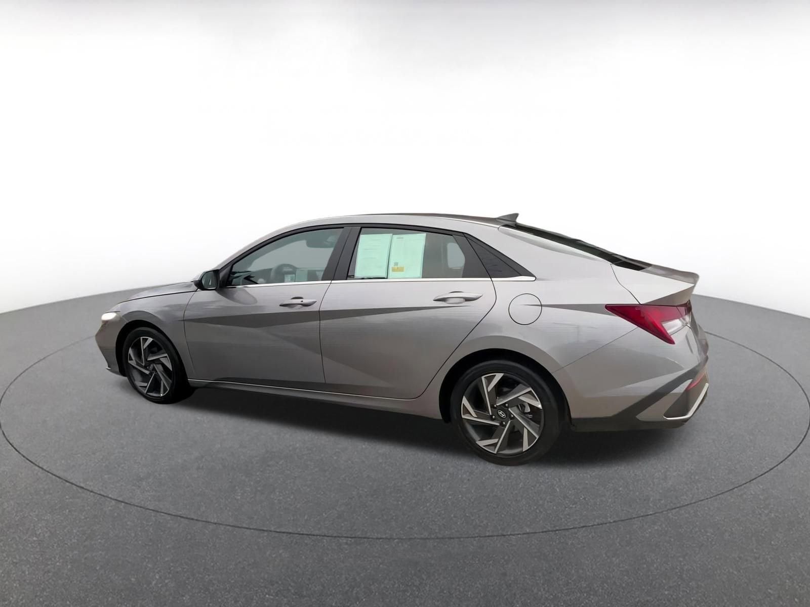 Thumbnail: 2025 Hyundai Elantra - 10