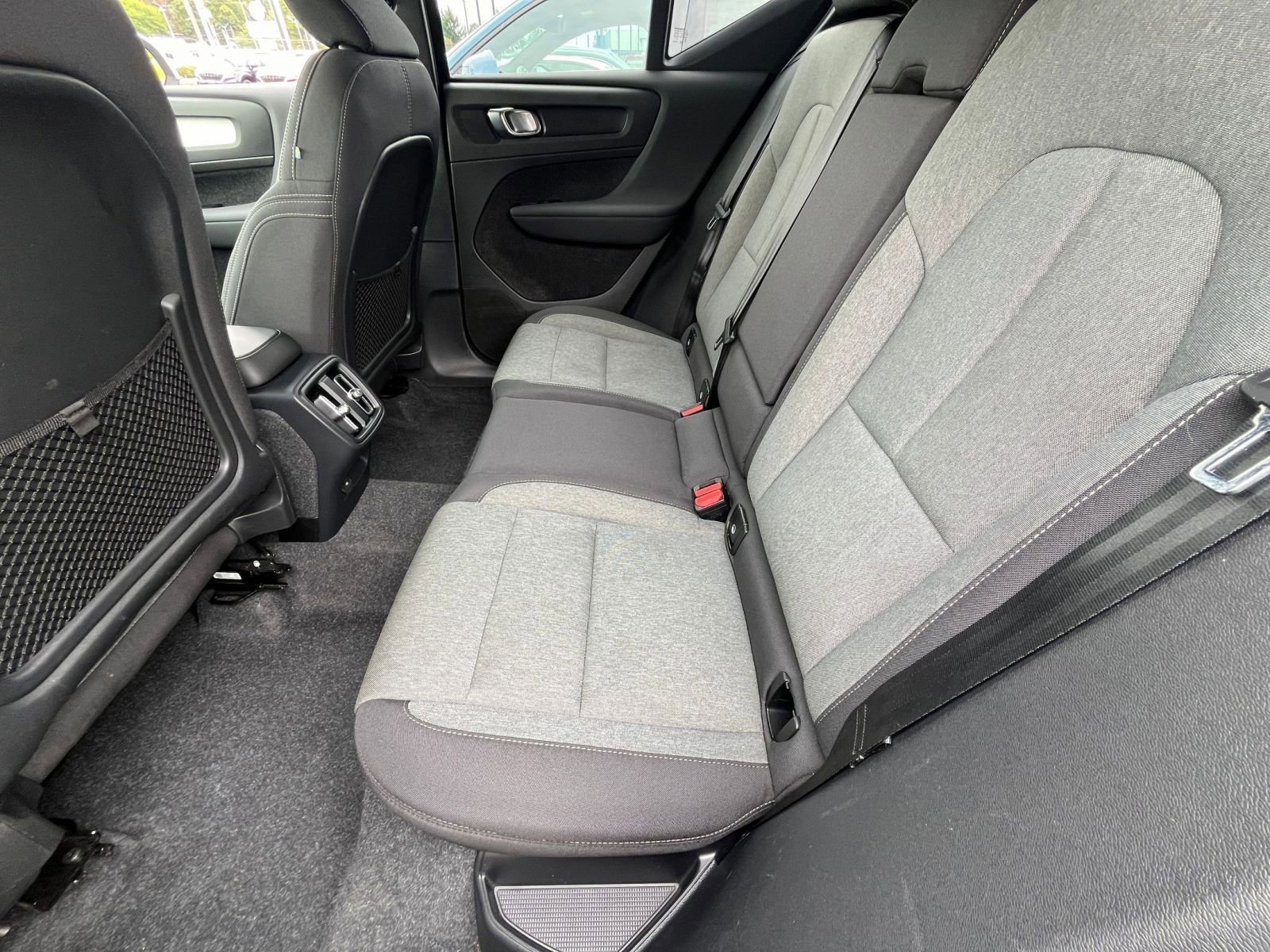 Thumbnail: 2024 Volvo XC40 - 25