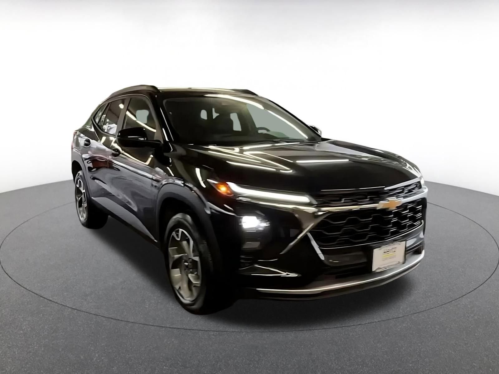 Thumbnail: 2025 Chevrolet Trax - 3