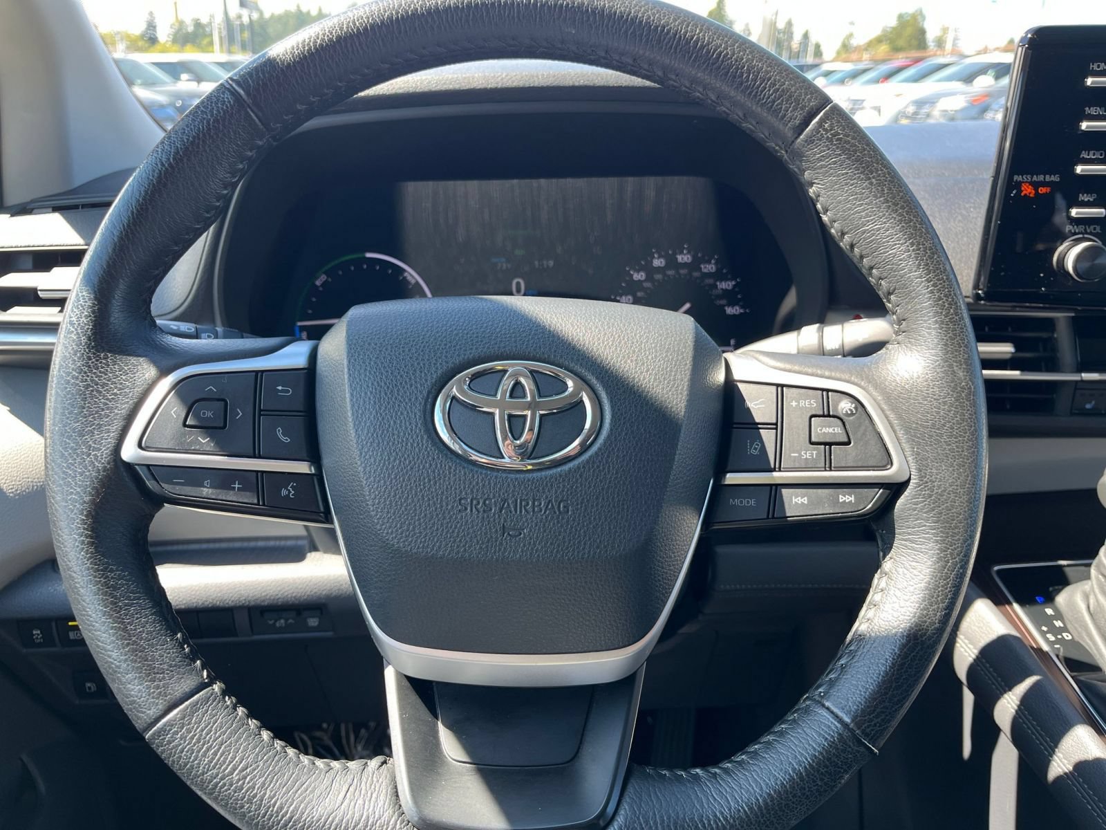 Thumbnail: 2023 Toyota Sienna - 24