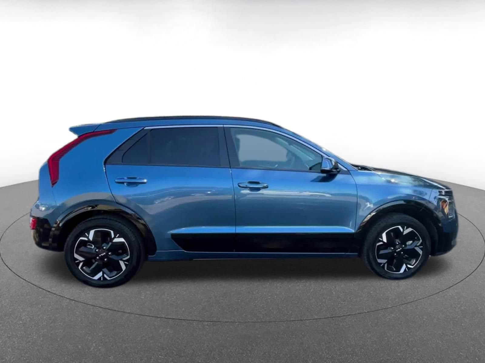Thumbnail: 2023 Kia Niro - 16