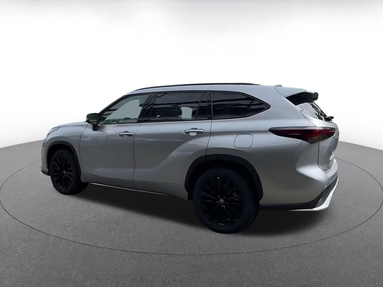 Thumbnail: 2025 Toyota Highlander - 10