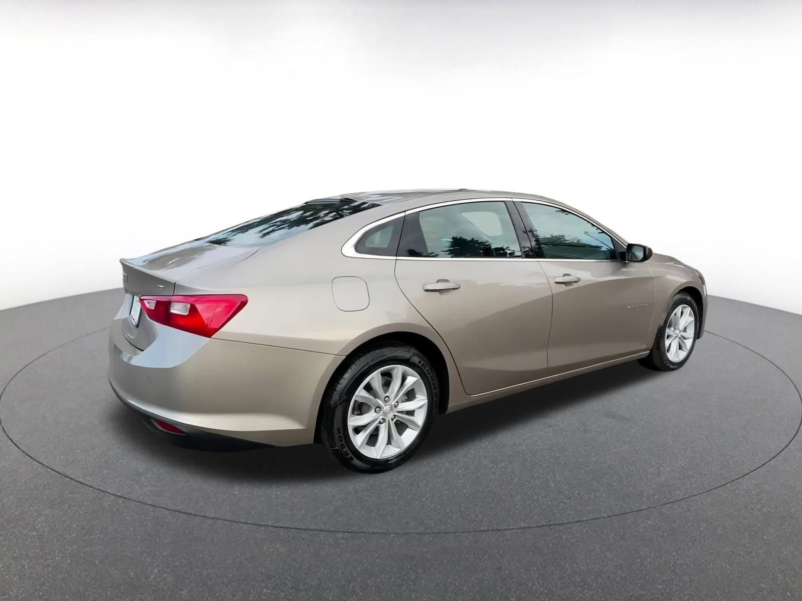 Thumbnail: 2023 Chevrolet Malibu - 14