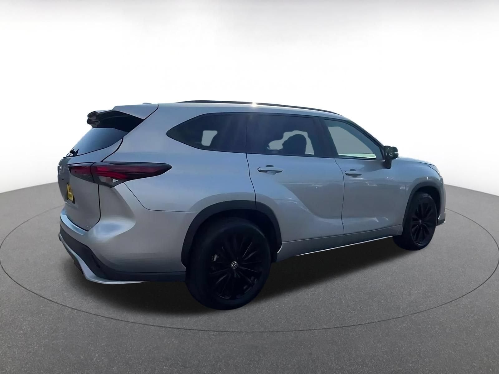 Thumbnail: 2025 Toyota Highlander - 15