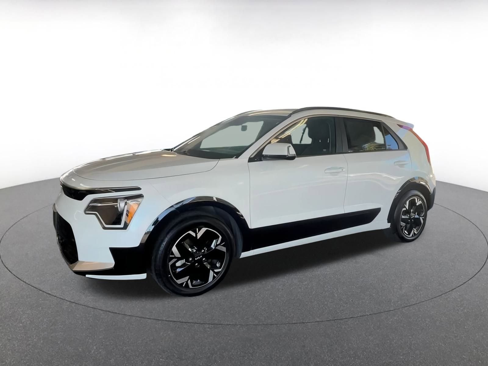 Thumbnail: 2023 Kia Niro - 7