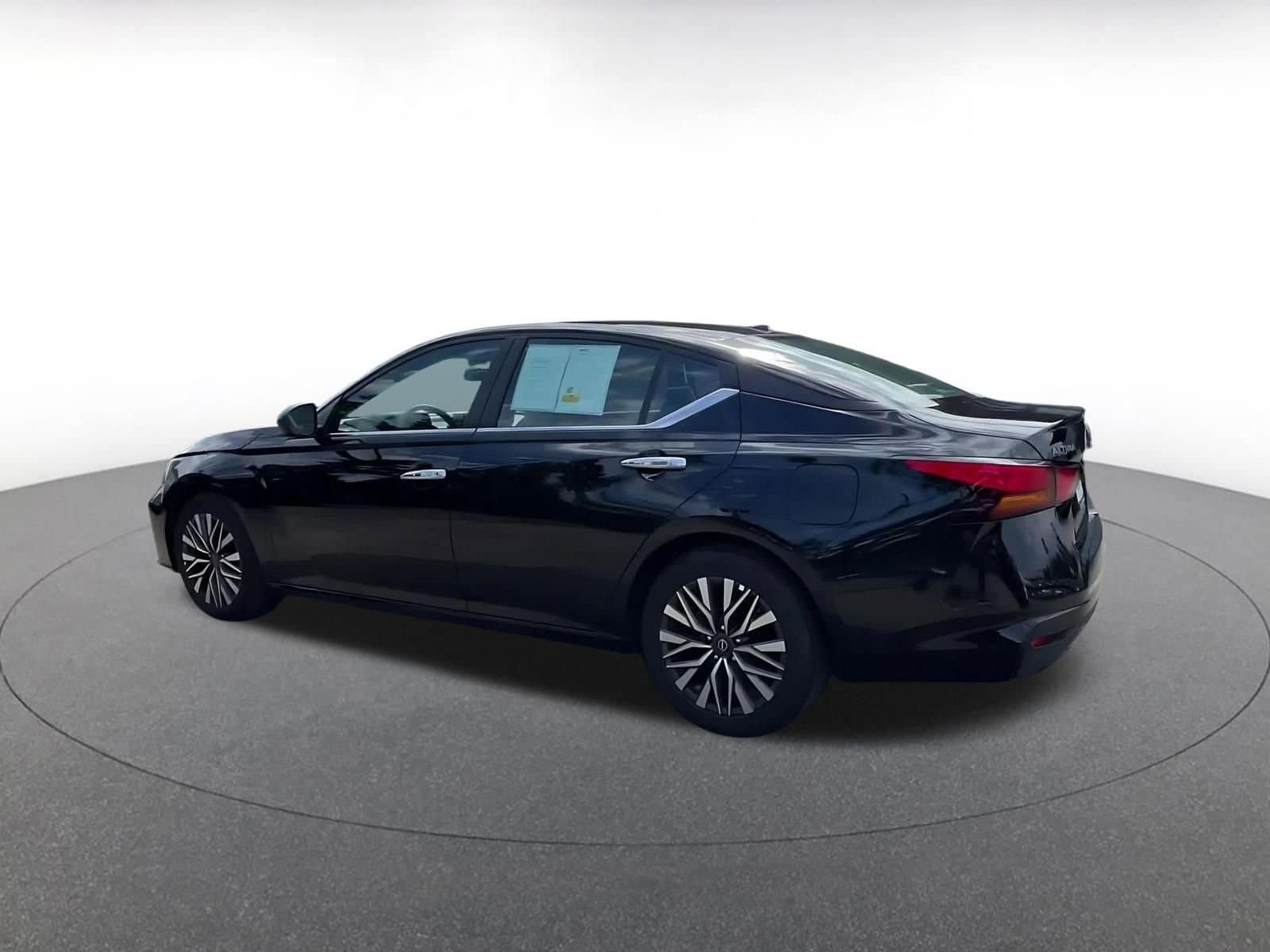 Thumbnail: 2025 Nissan Altima - 10
