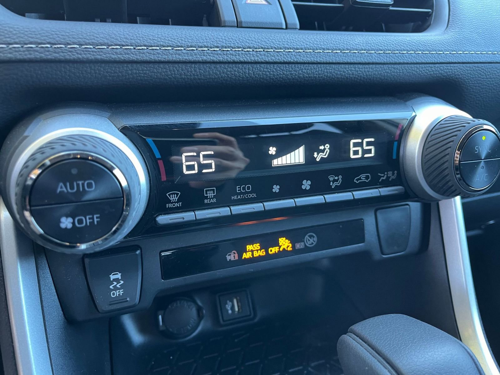 Thumbnail: 2025 Toyota RAV4 - 24