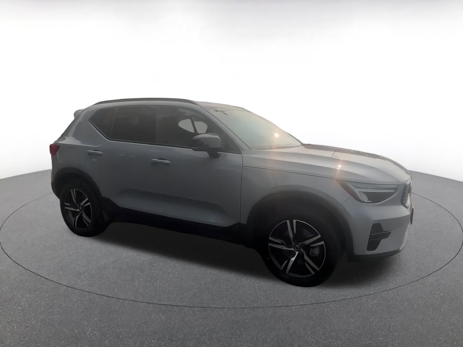 Thumbnail: 2024 Volvo XC40 - 2