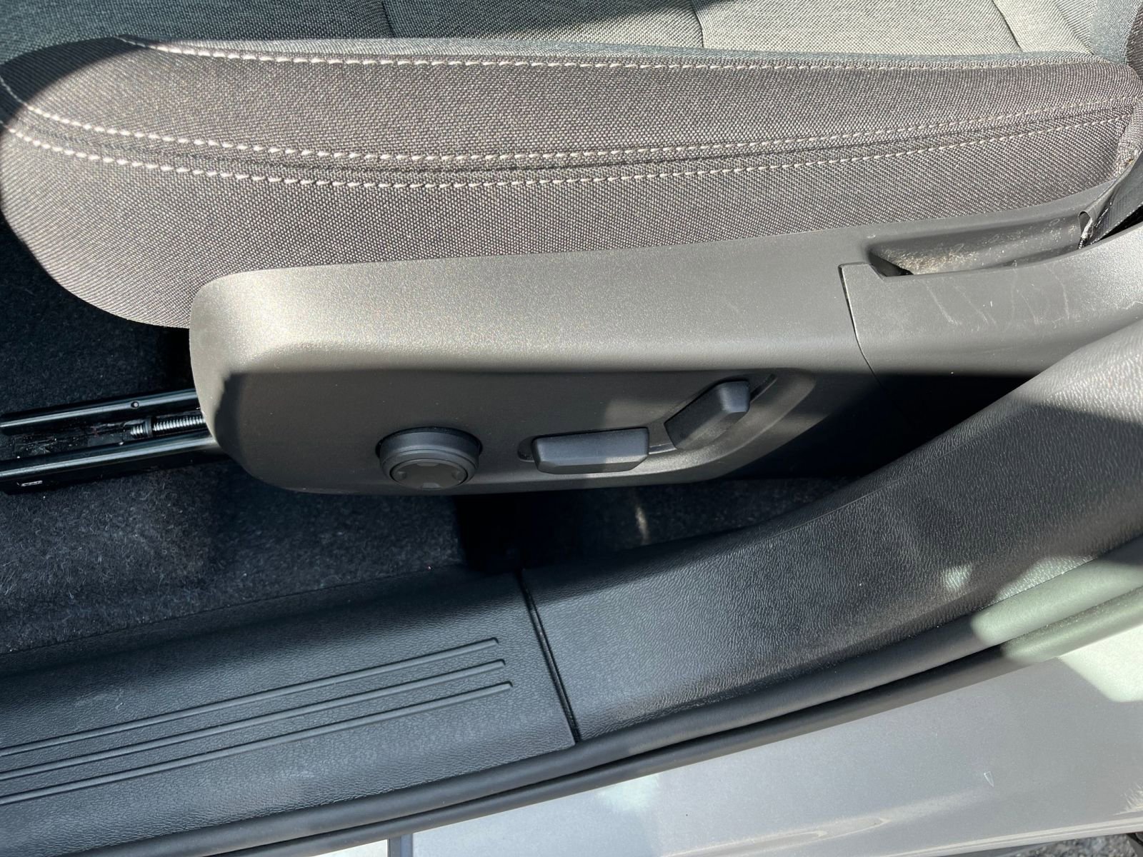 Thumbnail: 2024 Volvo XC40 - 23