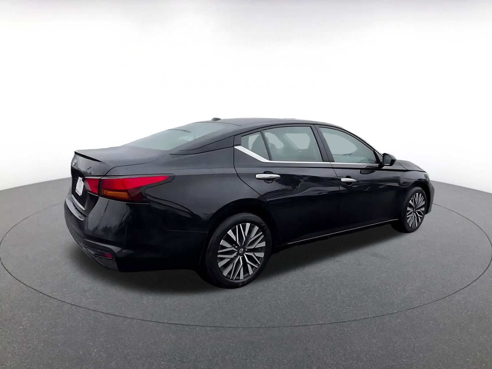 Thumbnail: 2025 Nissan Altima - 14