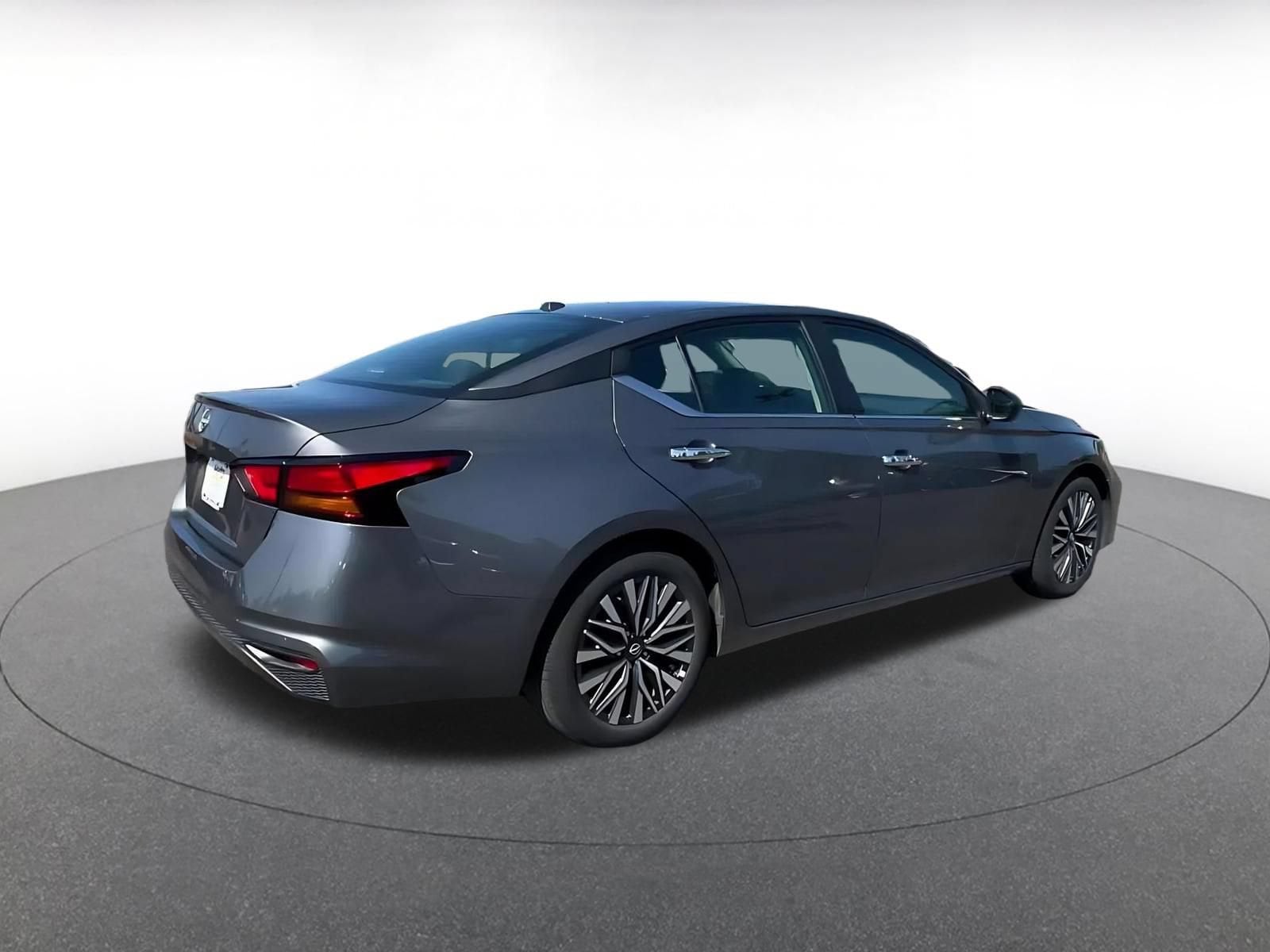 Thumbnail: 2025 Nissan Altima - 11