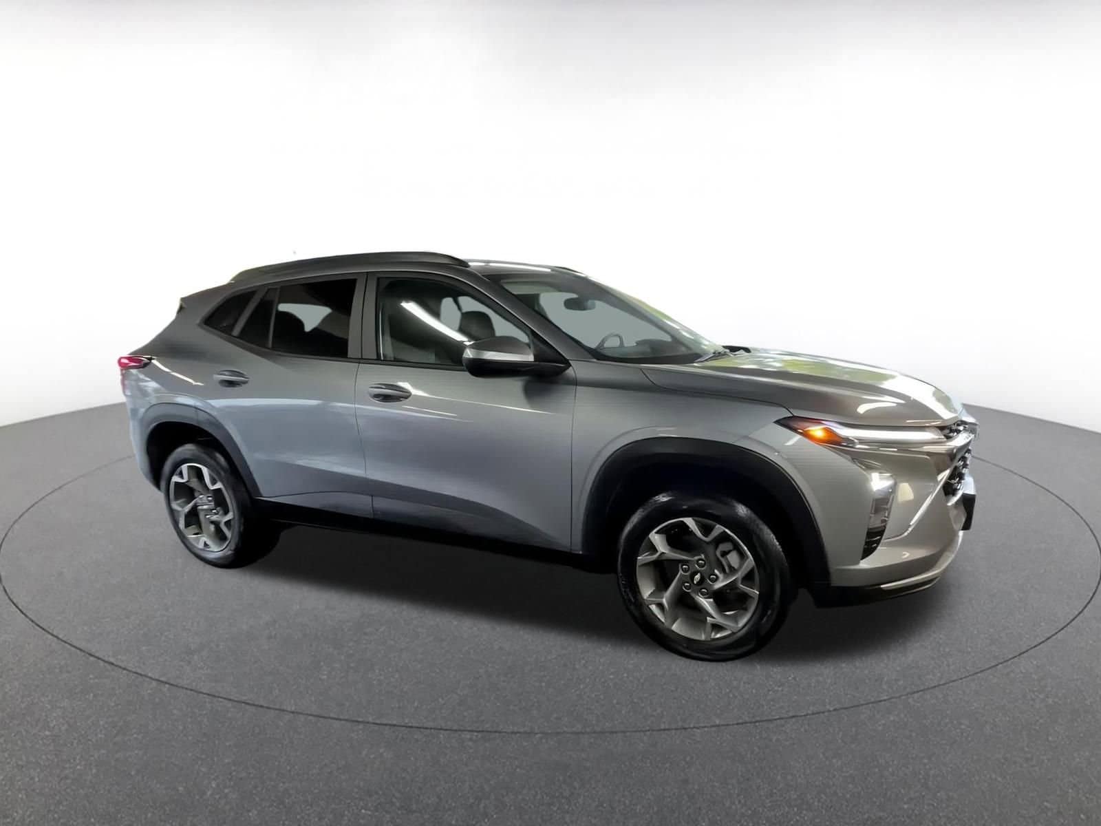 Thumbnail: 2025 Chevrolet Trax - 2