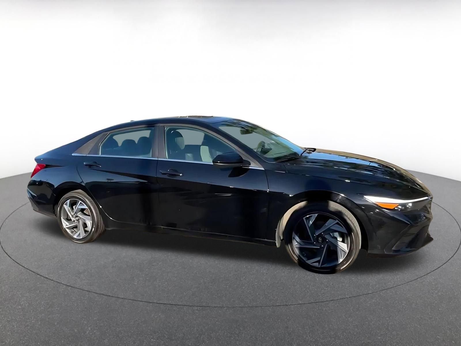 Thumbnail: 2025 Hyundai Elantra - 15