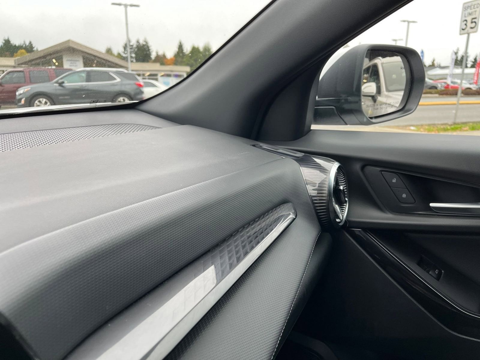 Thumbnail: 2025 Chevrolet Equinox - 35