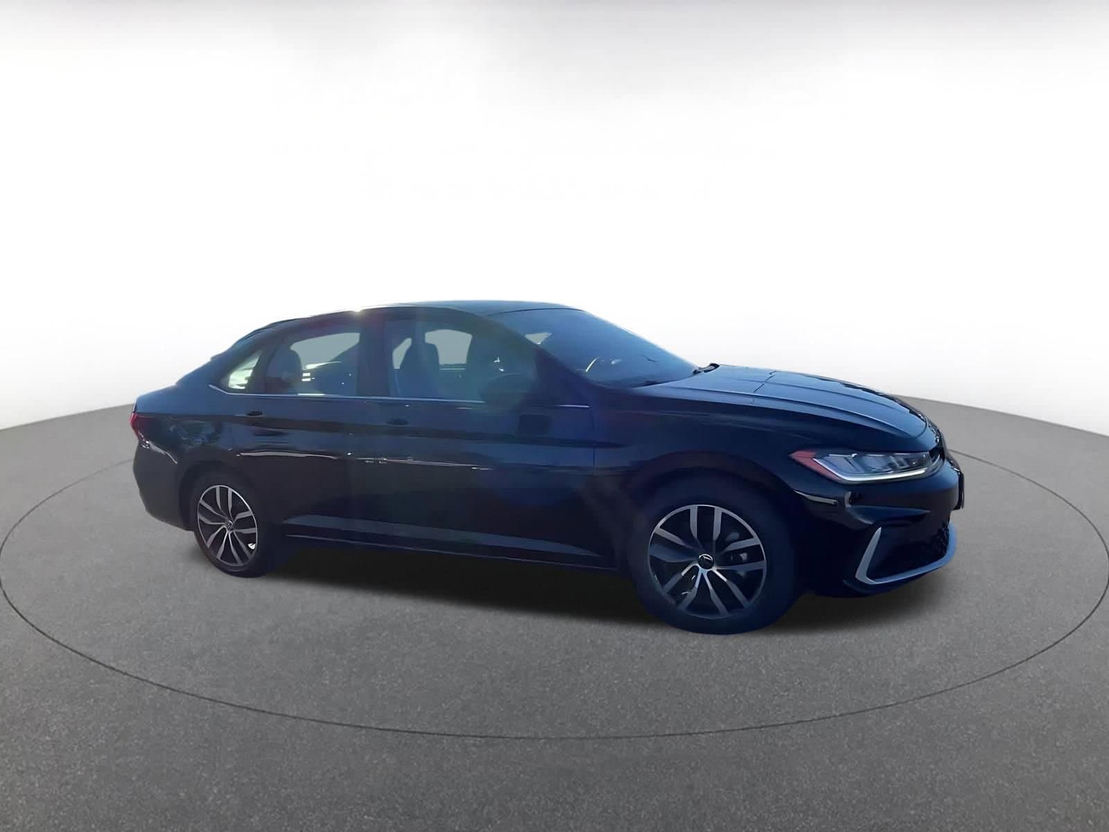 Thumbnail: 2025 Volkswagen Jetta - 2