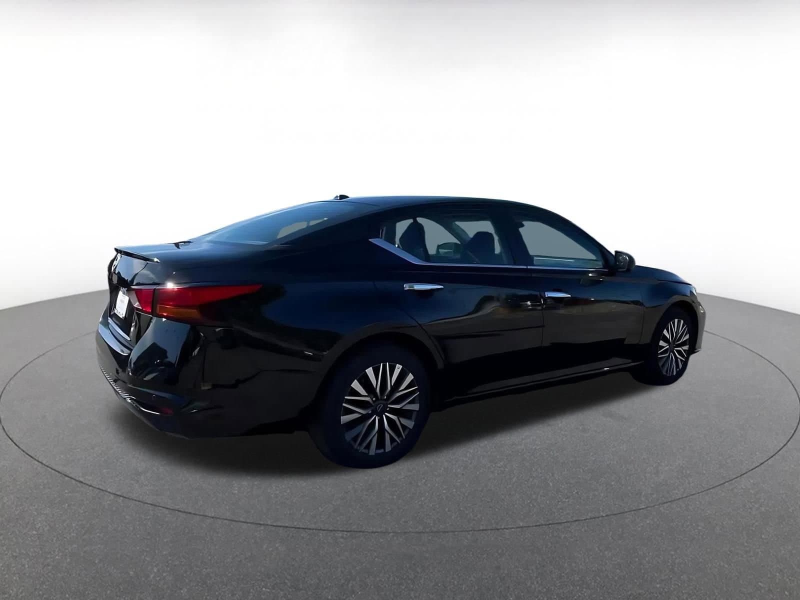 Thumbnail: 2025 Nissan Altima - 14